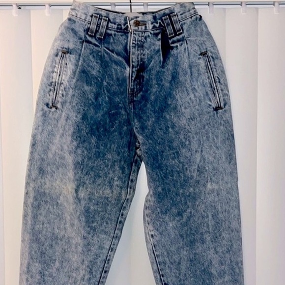 Vintage Stone Washed Levi’s 900 Series Mom Jeans-Levi’s 900 Series - Picture 4 of 16
